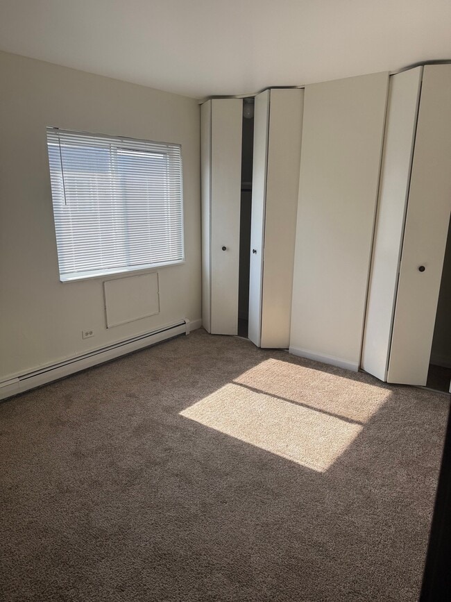 Building Photo - 301 Hawthorne Cir