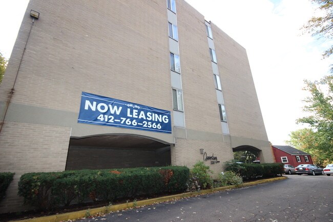 Foto del edificio - Queensbury Apartments