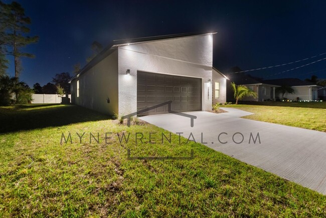 Building Photo - Deposit-Free! Modern, energy efficient hom...