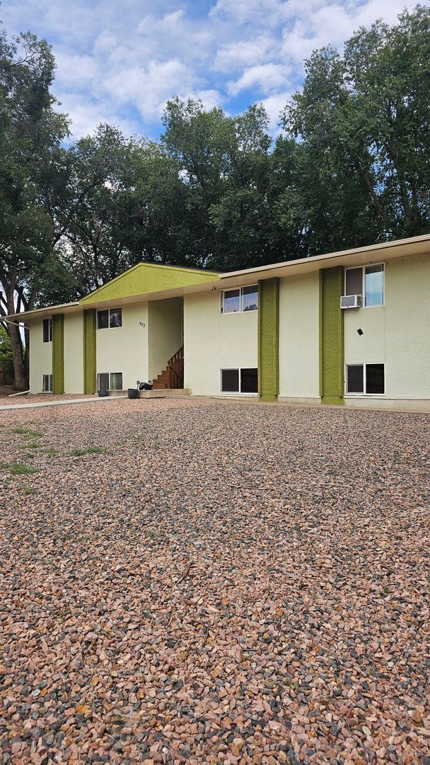 Building Photo - $500 OFF FIRST MONTH |$1313 - 3BR/1BA Pet-Friendly 4Plex near Memorial Park in Colorado Springs