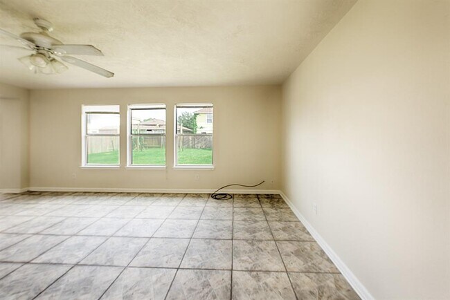 Foto del edificio - 8139 Sanders Glen Ln