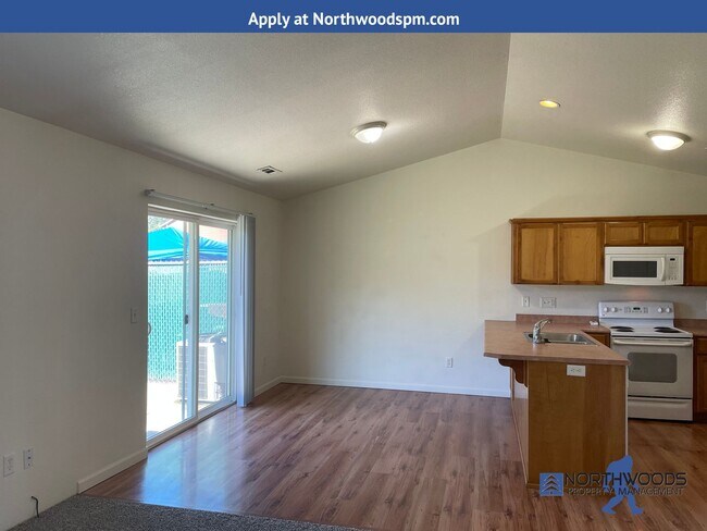 Foto del edificio - Great 3 Bedroom 2 Bath Duplex in Shady Cove