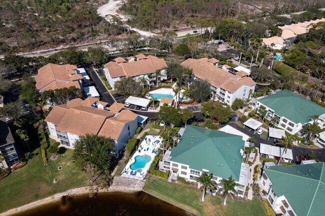 Foto del edificio - Upgraded Condo in Desirable Wiggins Bay