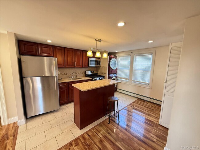 Foto del edificio - 610 Laurelton Blvd