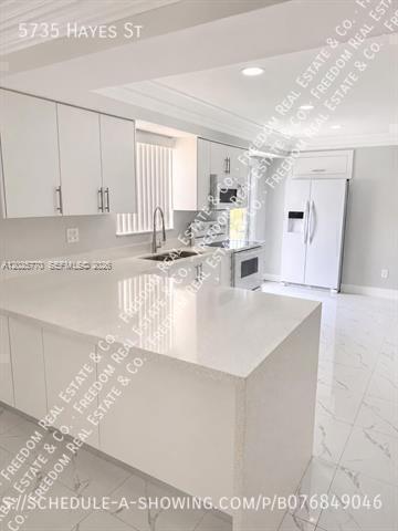 Foto del edificio - 5735 Hayes St