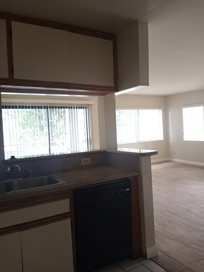 Kitchen-Open Bar, Granite Countertops, Equipped with Dishwasher, Garbage Disposal & Range Hood Stove - 11051 Arminta St