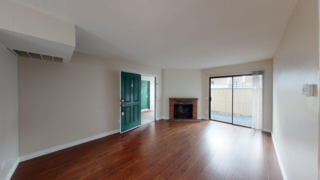 Building Photo - 2 Bed/2 Bath, Centrally Located in Brea!