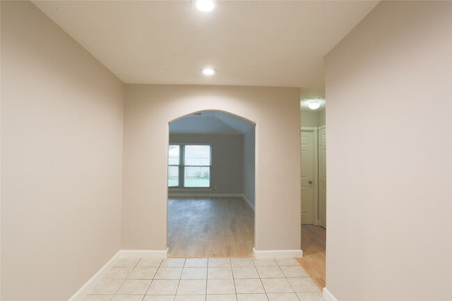 Building Photo - 7110 Yardley Dr