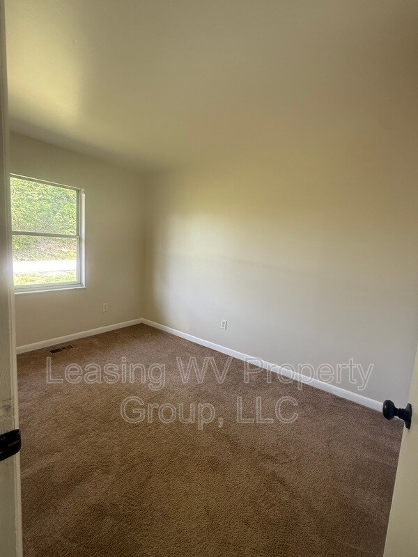 Foto del edificio - 1 Surrey Dr