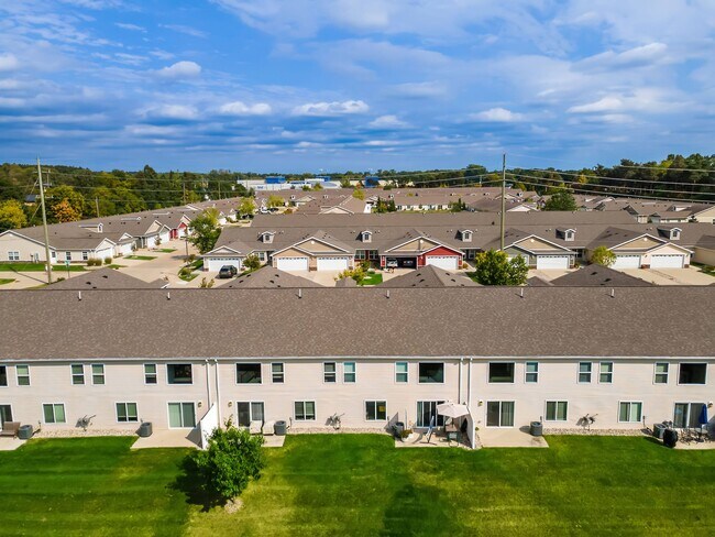 Foto del edificio - Redwood Wolverine Lake