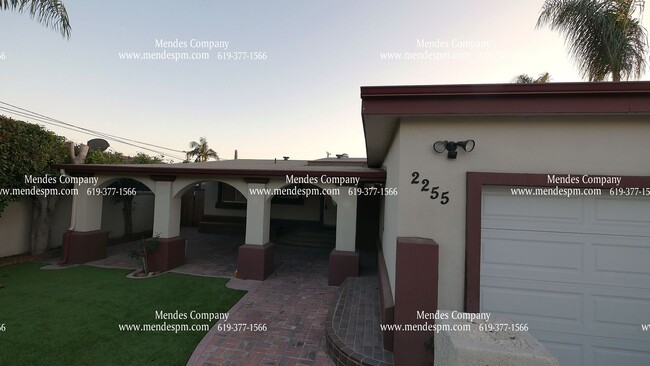 Foto del edificio - Freshly Renovated 3bd/2bth Duplex with Pri...