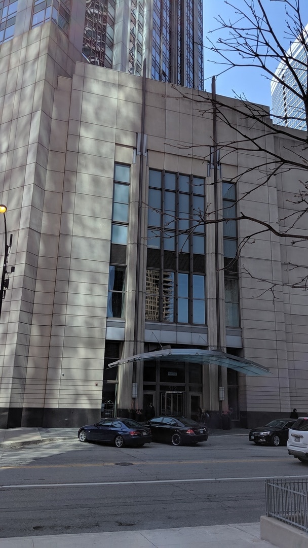 Building Photo - 512 N McClurg Ct