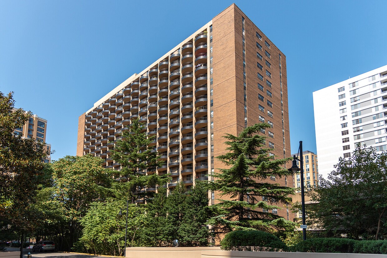 The Point at Pentagon City 1201 S Eads St Arlington, VA