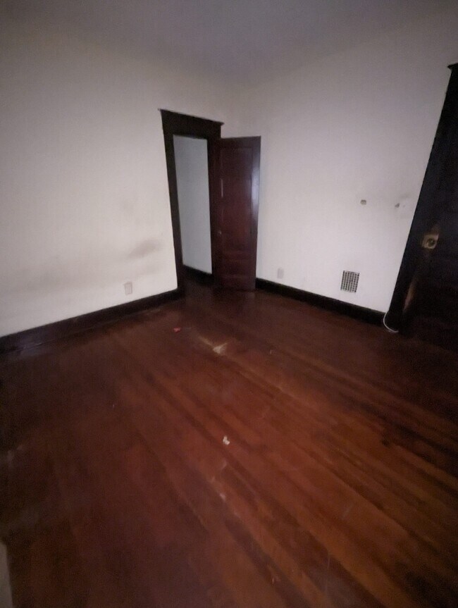 Foto del edificio - 327 Bassett St