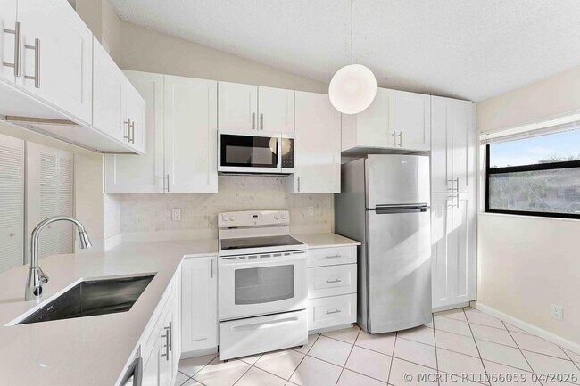 Foto del edificio - 3375 Jaywood Terrace