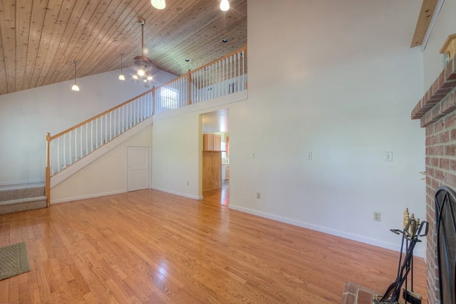 Building Photo - 107 Linney St