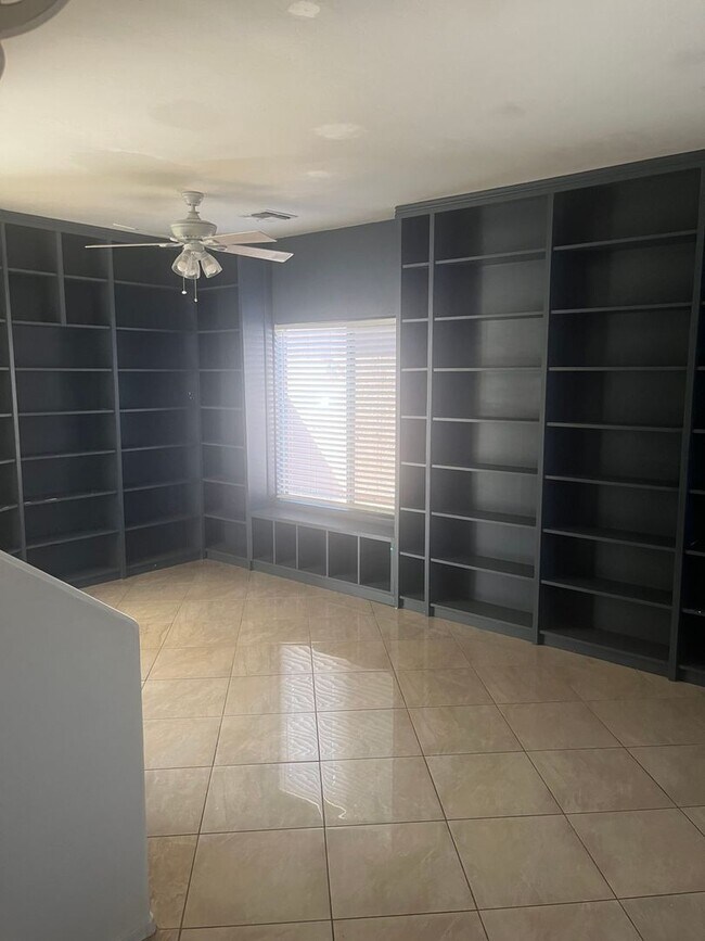 Building Photo - 8342 S Hunnic Dr