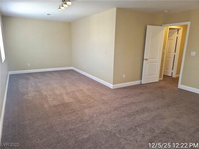 Foto del edificio - 5921 Royal Castle Ln