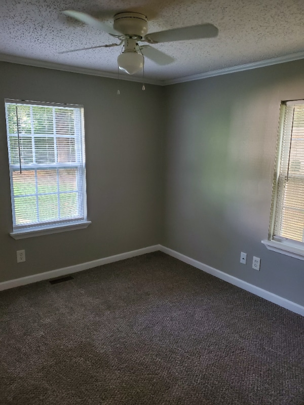 Building Photo - 301 Circle Dr