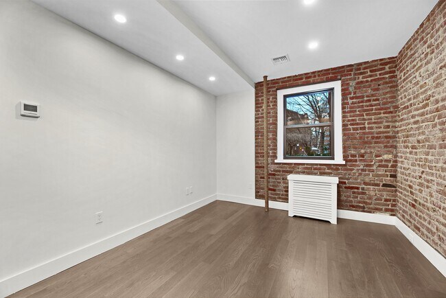 Foto del edificio - 37-55-55 77th St