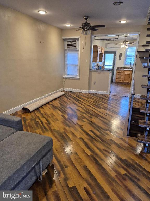 Foto del edificio - 2417 S Opal St