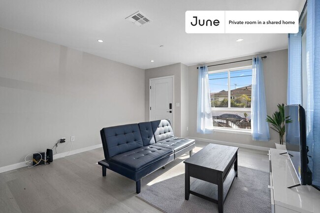 Foto del edificio - Room in Shared 5 bed/5 bath home in Boyle Heights
