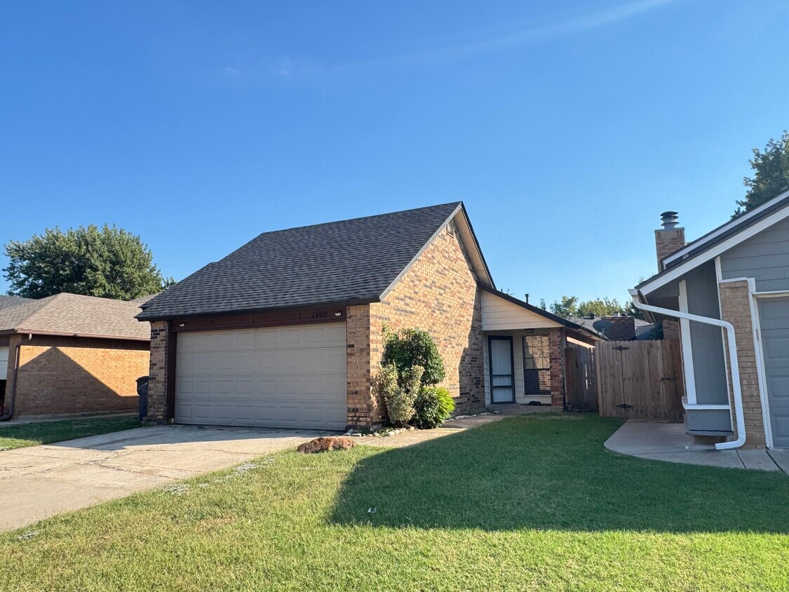 Foto principal - 7740 Doris Dr