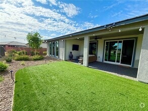 Building Photo - 4760 SE Clifftop Dr