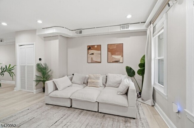 Foto del edificio - 87 Madison Ave