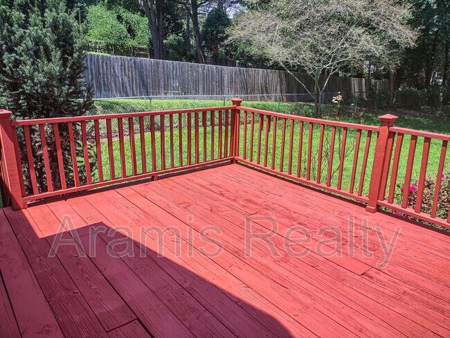 Building Photo - 844 Lodgeview Dr