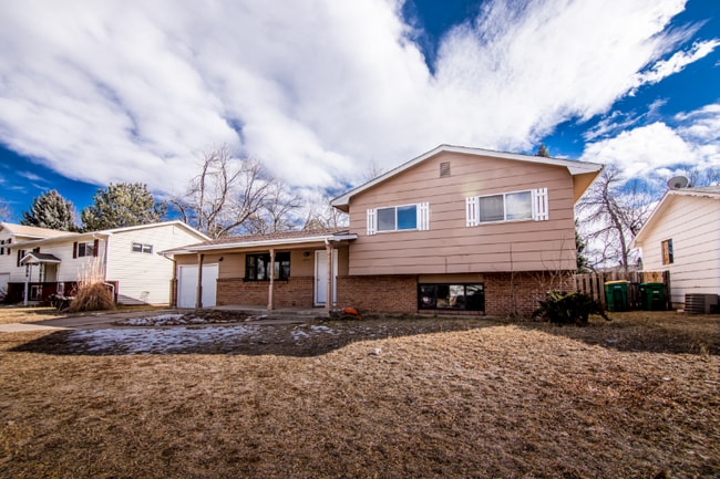 Building Photo - 1717 W Lake St