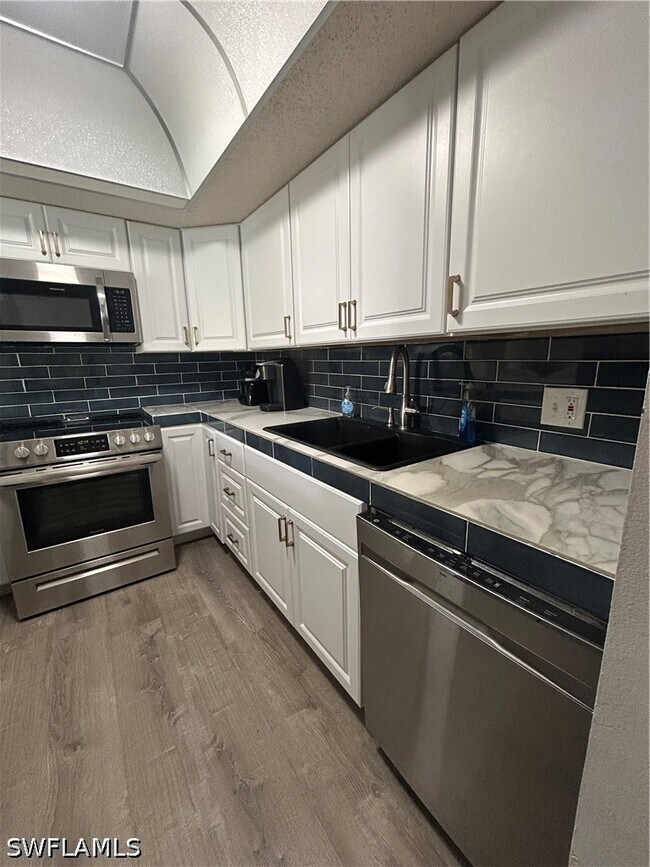 Building Photo - 5479 Peppertree Dr