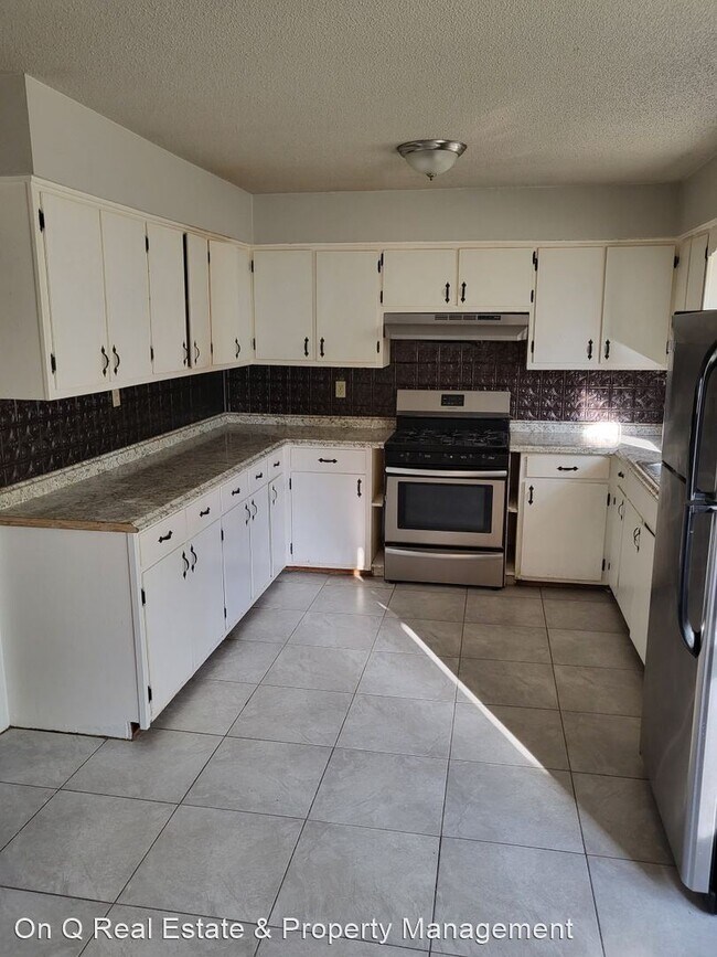 Building Photo - 3 br, 1 bath House - 102 Brooks