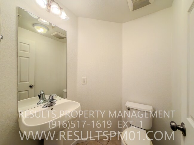 Foto del edificio - Excellent Natomas Townhouse