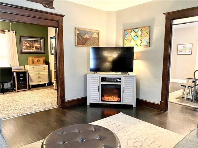 Foto del edificio - Charming 3-Bedroom Home on Terre Haute’s E...