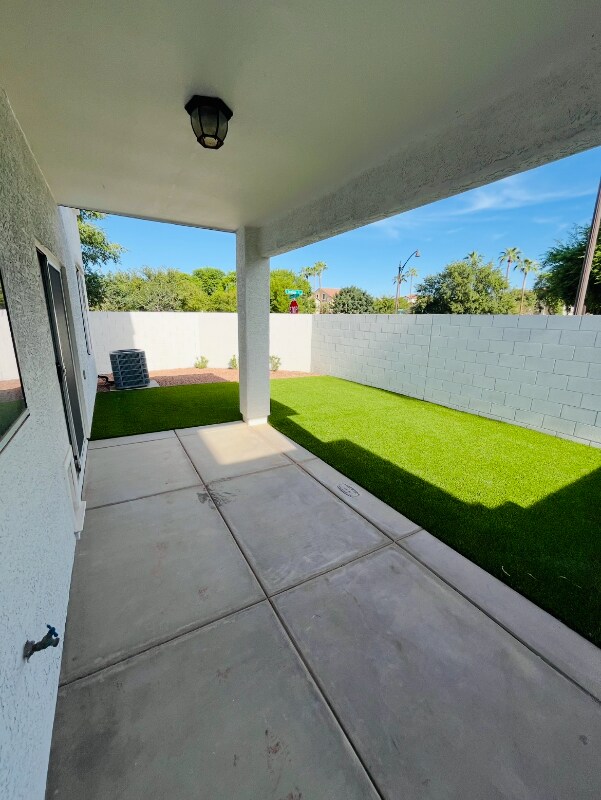Foto del edificio - 4142 E Sheffield Ave