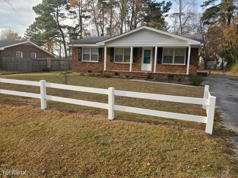 Primary Photo - 3 br, 2 bath House - 220 Fairway Drive