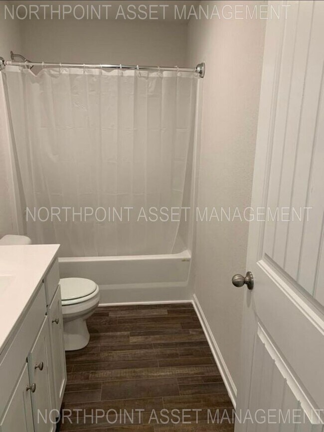 Building Photo - Move-in Special: Get $300 off your second ...