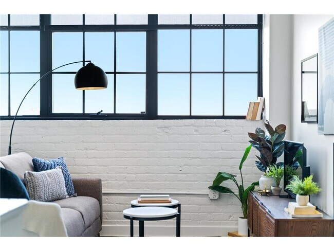 Foto del edificio - 528 N Washington Ave