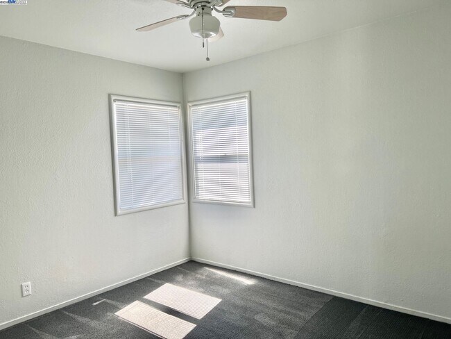 Foto del edificio - 3594 Somerset Ave