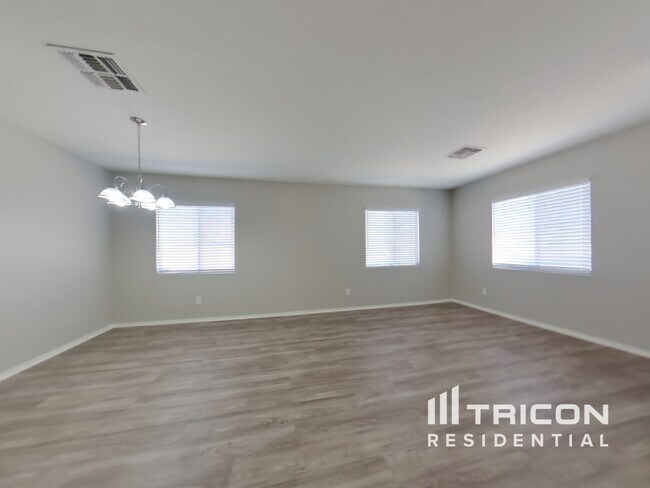 Foto del edificio - 12747 W Larkspur Rd