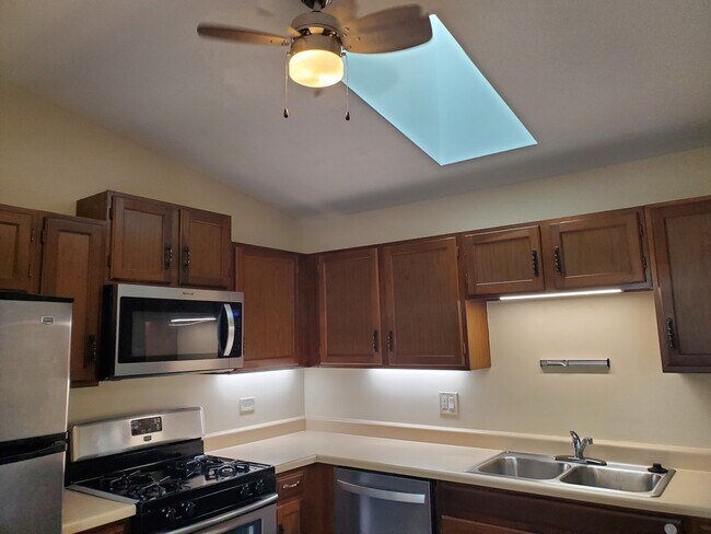 Foto del edificio - 860 Cross Creek Dr N