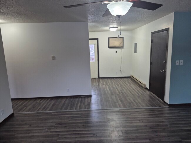 Sala de estar/cocina - 802 Broadway Ave