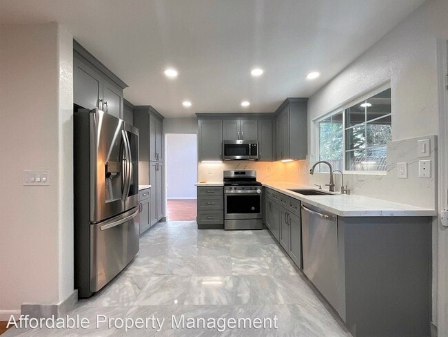 Building Photo - 4 br, 2.5 bath House - 2438 Tapestry Way