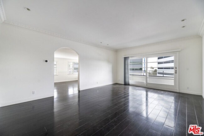 Foto del edificio - 9243 Doheny Rd