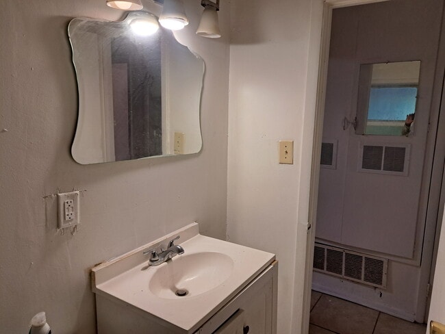 Foto del edificio - 4046 Keating Dr