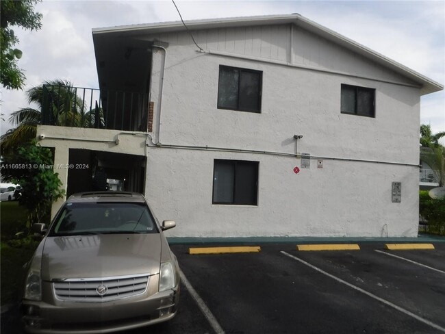 Building Photo - 1028 NE 39th Dr