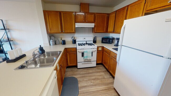 Building Photo - 1233 Dakota Dr