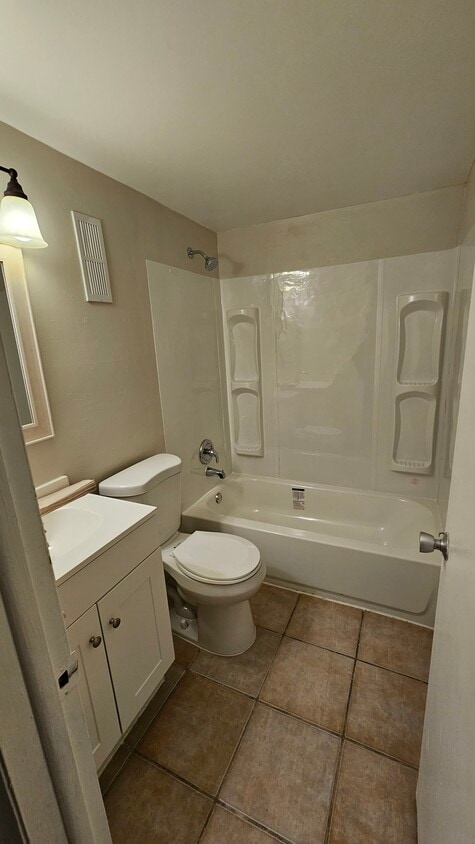 Primary Photo - 1035 W 77th St