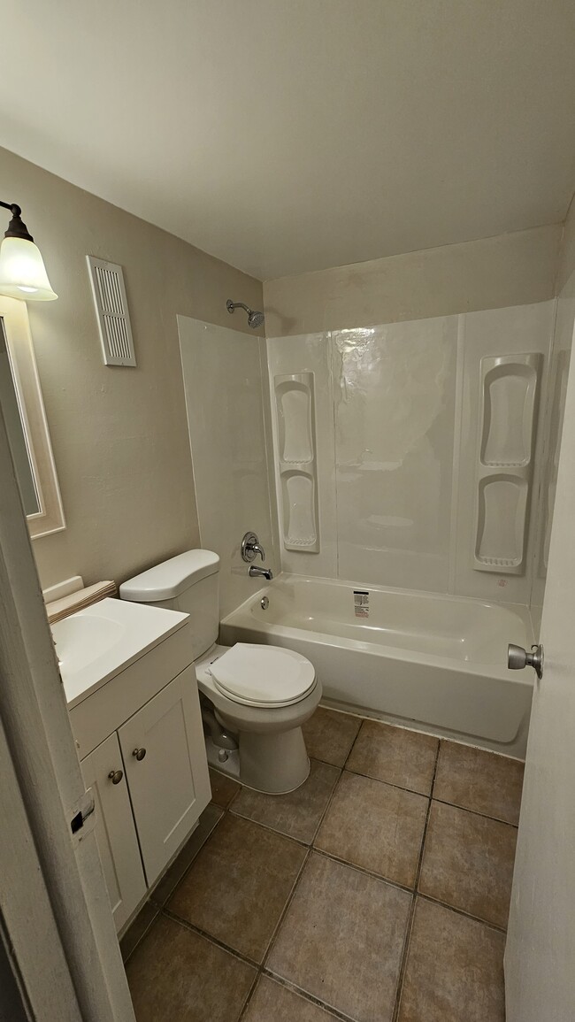 Photo - 1035 W 77th St Apartment
